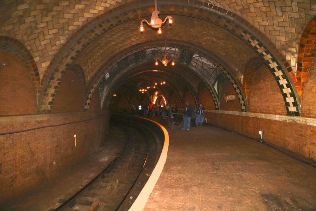 The platform. It is completely curved.