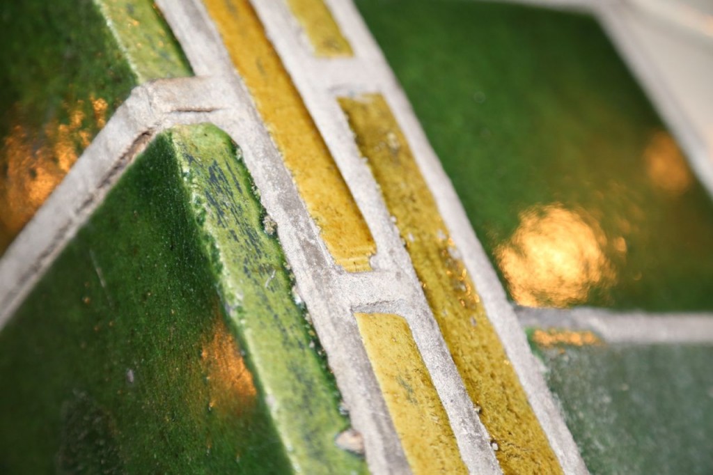 Close up of tile on arched passageway from mezzanine to platform