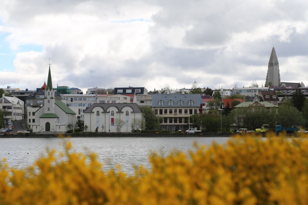 Tjörnin with views of Fríkirkjan and Hallgrimskirkja