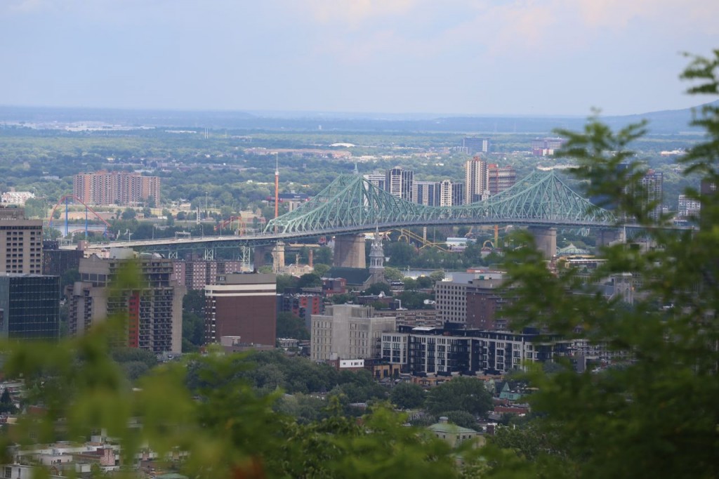 From Camillien-Houde lookout, a view of the Jacques Cartier Bridge (with zoom)