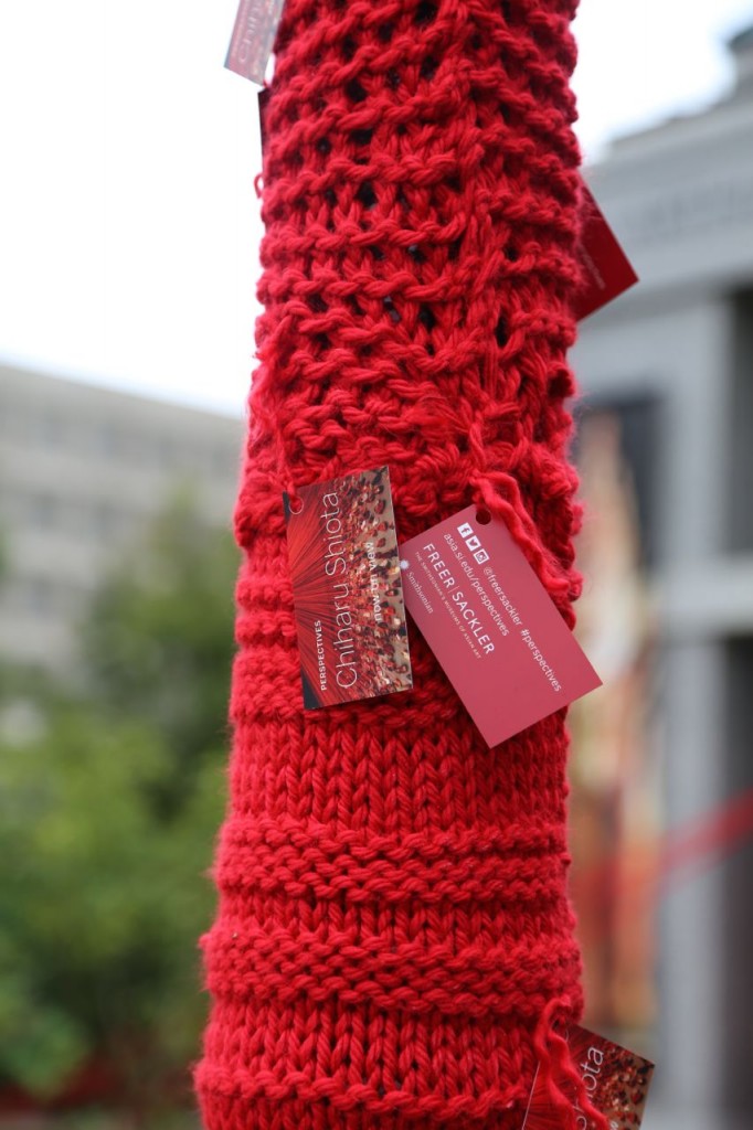 Lamppost yarn bombed