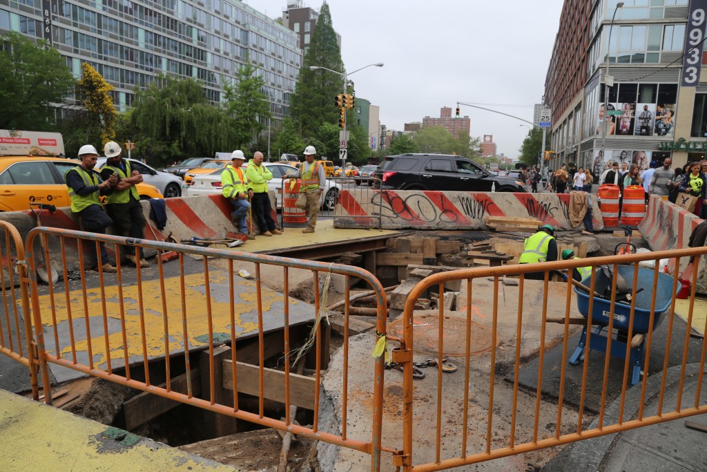 Rather large excavation area with many workers