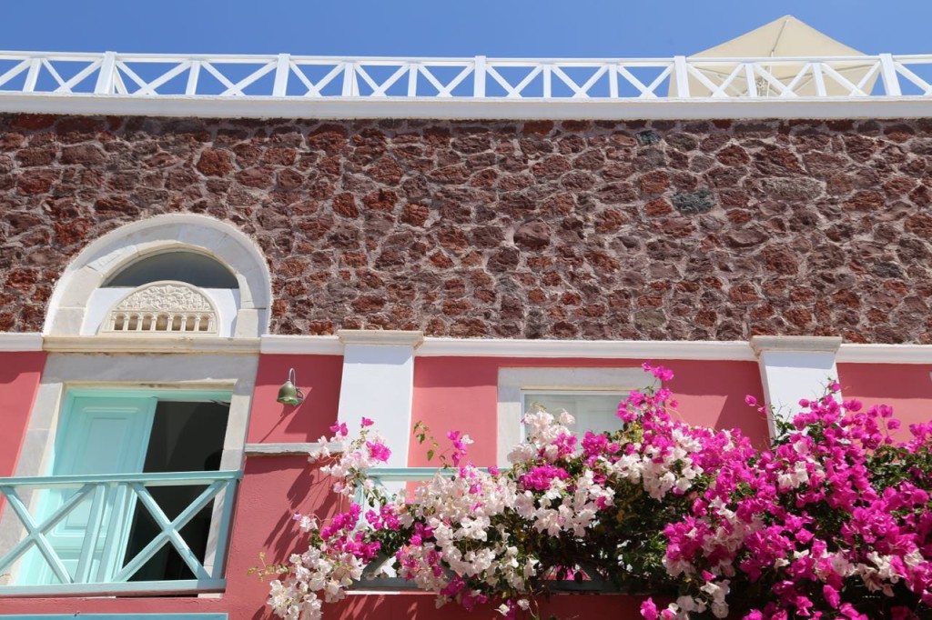 Pink house in Oia