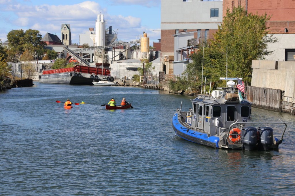 After he reached the 3rd Street bridge, the NYPD provided an escort (either the water wasn't deep enough or the bridges prevented it before).