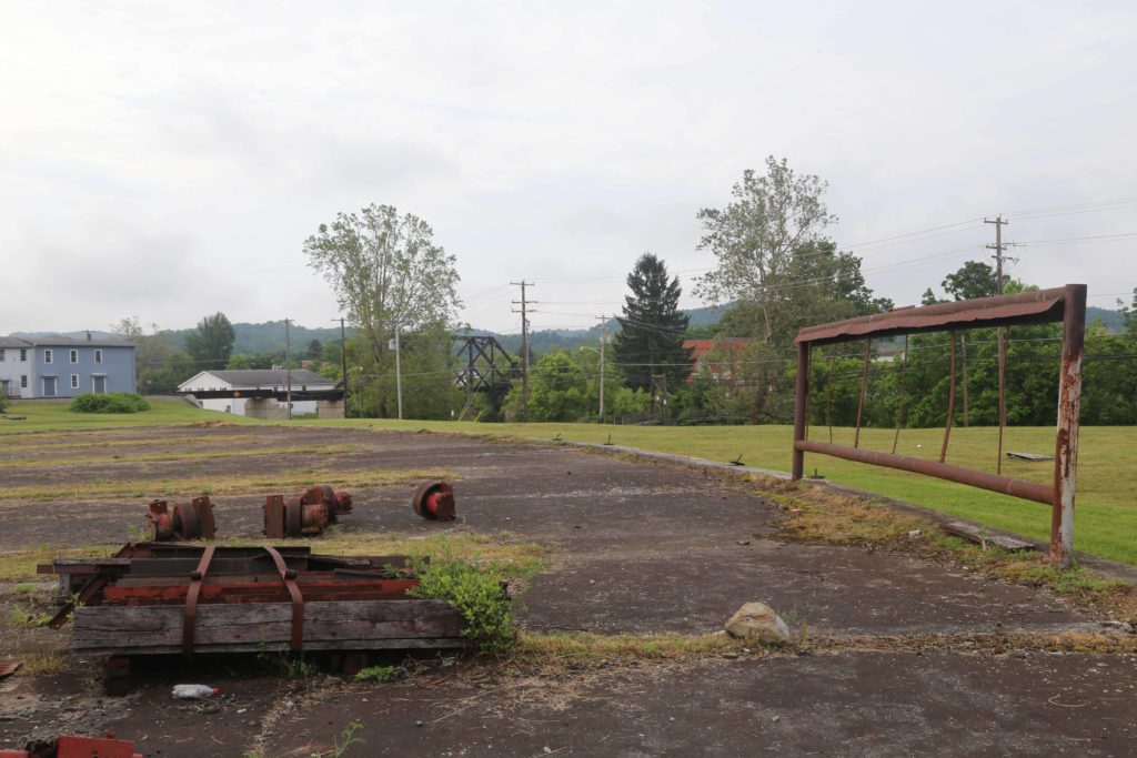 Former roundhouse with end railing