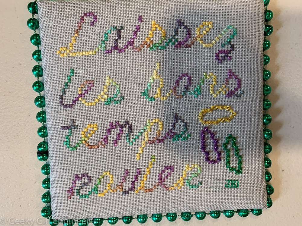 Cross stitch that says Laissez les bons temps rouler